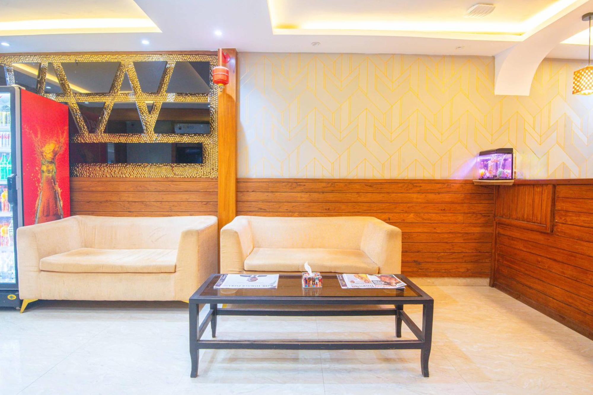 Treebo Anam International Hotel Мумбай Екстериор снимка