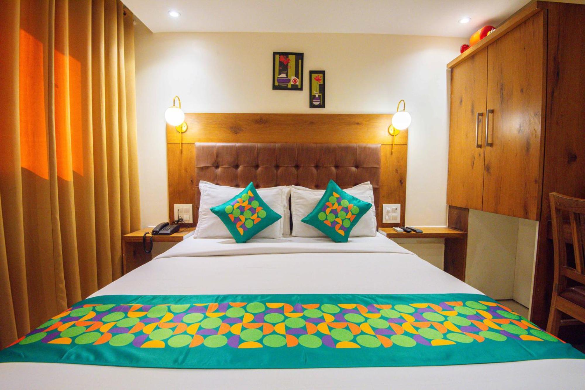 Treebo Anam International Hotel Мумбай Екстериор снимка