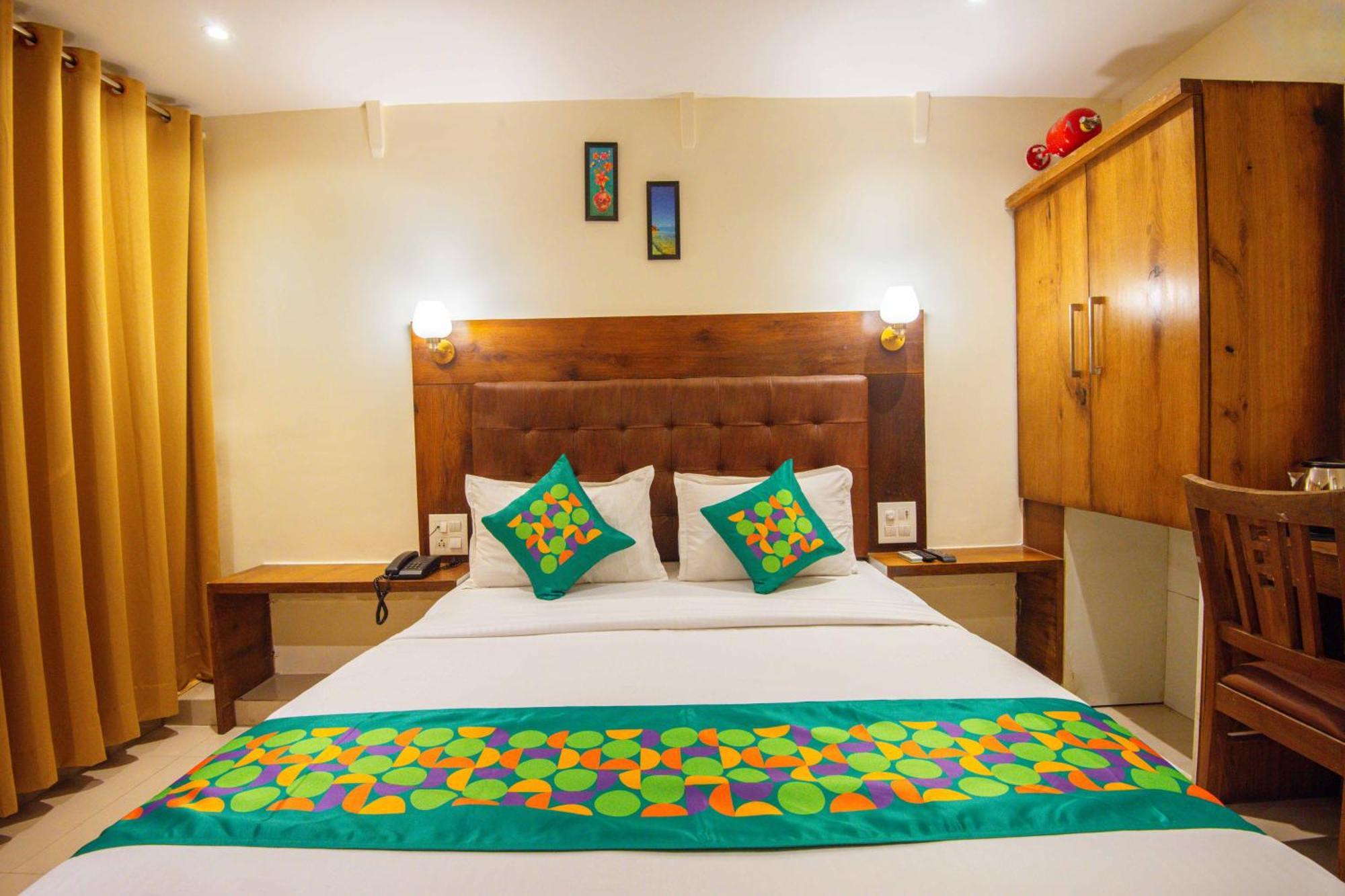 Treebo Anam International Hotel Мумбай Екстериор снимка