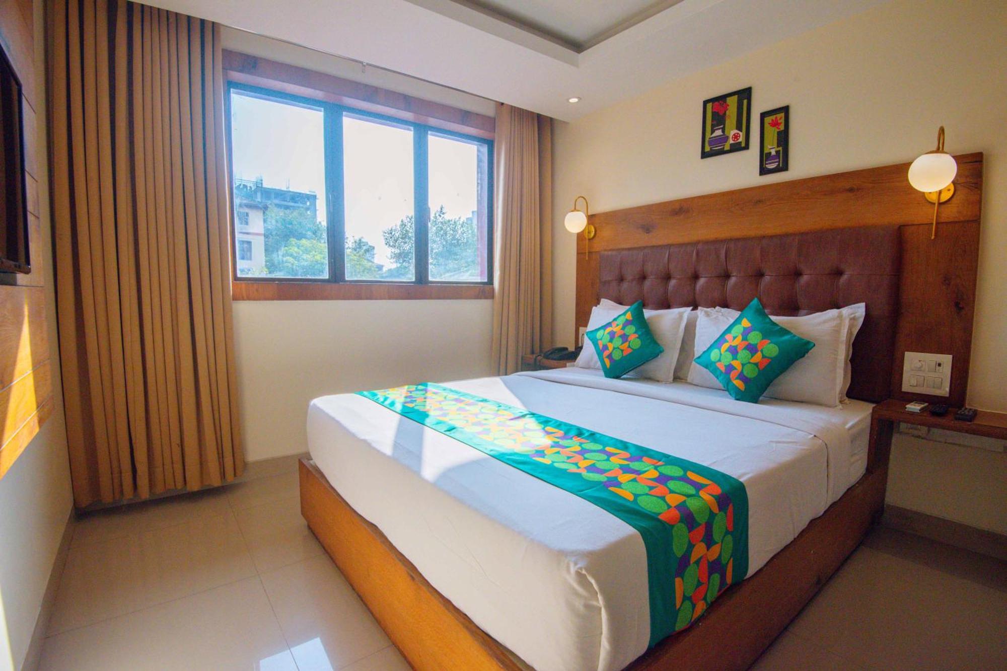 Treebo Anam International Hotel Мумбай Екстериор снимка